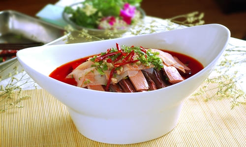 头上有犄角是什么梗 灯笼蔓——赵(取照的谐音)
